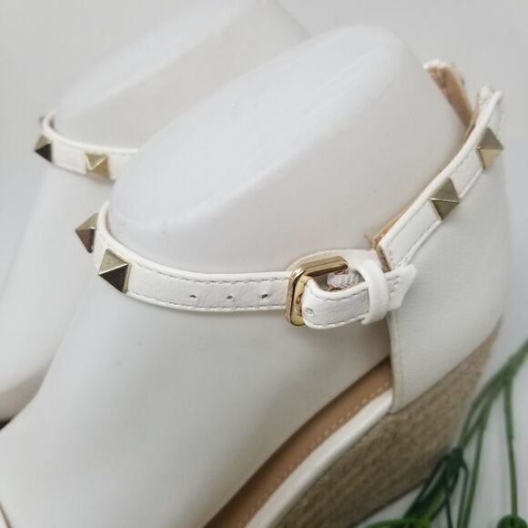 ESPRIT WHITE WEDGE SANDALS SIZE 6.5. PU LEATHER. - Picture 2 of 15